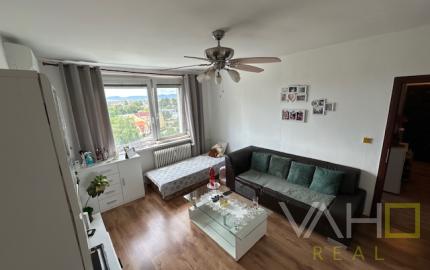 ,,ÚSPEŠNÝ predaj ,,  3i byt s balkónom, Hospodárska