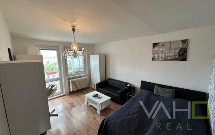 ,,ÚSPEŠNÝ predaj ,,  3i byt s balkónom, Hospodárska