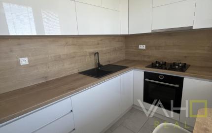 KOMPLETNE PREROBENÝ 3- izbový byt, Hlohovec