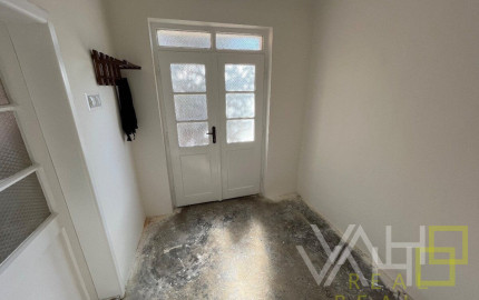 Veľký pozemok až 1699m2, samostatne stojaci RD, všetky IS, Hlohovec- časť Šulekovo