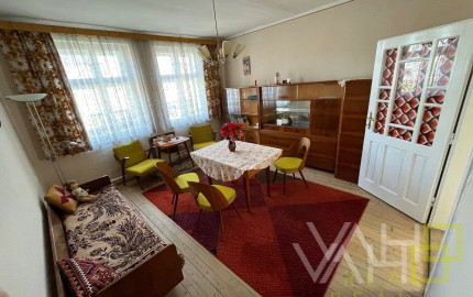 Veľký pozemok až 1699m2, samostatne stojaci RD, všetky IS, Hlohovec- časť Šulekovo