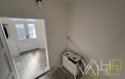 Veľký pozemok až 1699m2, samostatne stojaci RD, všetky IS, Hlohovec- časť Šulekovo