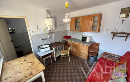 Veľký pozemok až 1699m2, samostatne stojaci RD, všetky IS, Hlohovec- časť Šulekovo