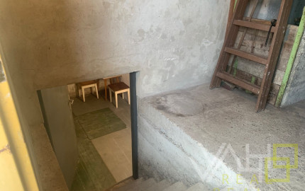 Veľký pozemok až 1699m2, samostatne stojaci RD, všetky IS, Hlohovec- časť Šulekovo