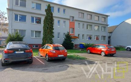 Prenájom kancelárskych  priestorov, parkovanie v areáli,  Trstínska ul., Trnava