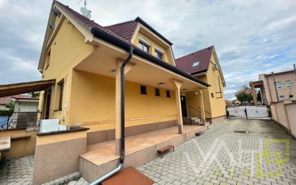 VAHOreal* NOVÁ CENA!! RODINNÝ DOM, REŠTAURÁCIA, Pozemok 788m2, obec Bučany