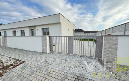 SKOLAUDOVANÁ MODERNÁ NOVOSTAVBA 4IZB. RODINNÉHO DOMU V OBCI JELKA