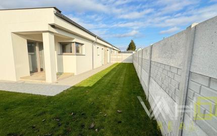 SKOLAUDOVANÁ MODERNÁ NOVOSTAVBA 4IZB. RODINNÉHO DOMU V OBCI JELKA