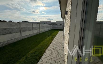 SKOLAUDOVANÁ MODERNÁ NOVOSTAVBA 4IZB. RODINNÉHO DOMU V OBCI JELKA