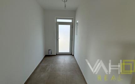 SKOLAUDOVANÁ MODERNÁ NOVOSTAVBA 4IZB. RODINNÉHO DOMU V OBCI JELKA