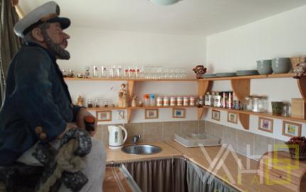 VAHOreal*Unikátna ponuka: Celoročne obývateľná chata pri vode s vlastným mólom ,, znížená cena ,,