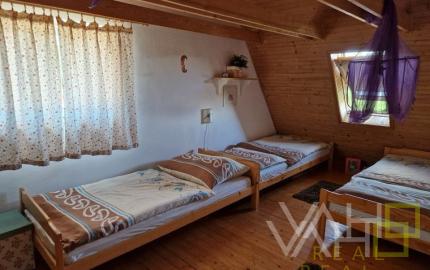 VAHOreal*Unikátna ponuka: Celoročne obývateľná chata pri vode s vlastným mólom ,, znížená cena ,,