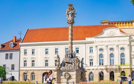 NA PRENÁJOM 2-izbový kancelársky priestor na Trojičnom námestí, Trnava