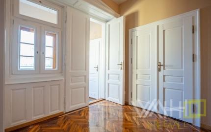 NA PRENÁJOM 2 - izbový kancelársky priestor na Trojičnom námestí !