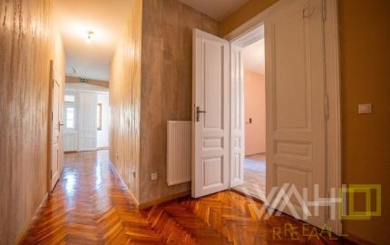 NA PRENÁJOM 2 - izbový kancelársky priestor na Trojičnom námestí !