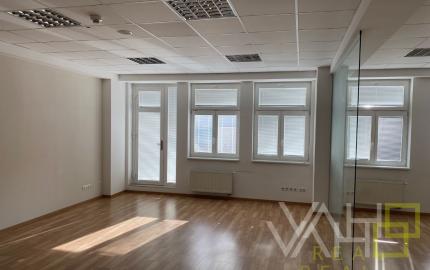 KANCELÁRSKE PRIESTORI PRIAMO V CENTRE, výmera 188,87 m2,Hviezdoslavova, Trnava
