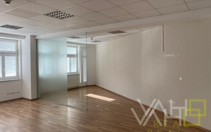 KANCELÁRSKE PRIESTORI PRIAMO V CENTRE, výmera 188,87 m2,Hviezdoslavova, Trnava