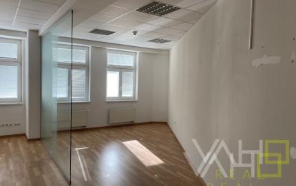 KANCELÁRSKE PRIESTORI PRIAMO V CENTRE, výmera 188,87 m2,Hviezdoslavova, Trnava
