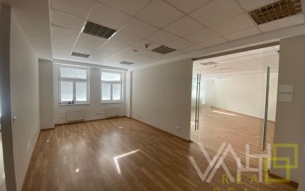 KANCELÁRSKE PRIESTORI PRIAMO V CENTRE, výmera 188,87 m2,Hviezdoslavova, Trnava