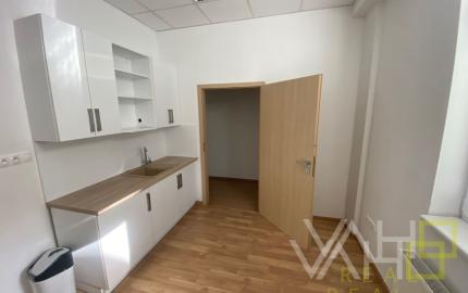 KANCELÁRSKE PRIESTORI PRIAMO V CENTRE, výmera 188,87 m2,Hviezdoslavova, Trnava