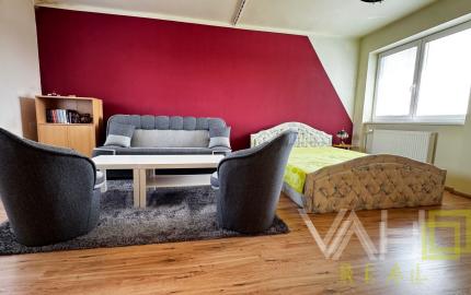 ZĽAVA 20 000 €! Dvojgeneračný rodinný dom v centre Majcichova – bývanie aj investičná príležitosť