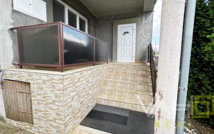 ZĽAVA 20 000 €! Dvojgeneračný rodinný dom v centre Majcichova – bývanie aj investičná príležitosť