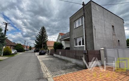 ZĽAVA 20 000 €! Dvojgeneračný rodinný dom v centre Majcichova – bývanie aj investičná príležitosť