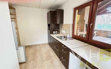 Na predaj priestranný 5-izbový rodinný dom s altánkom a krásnou záhradou v obci Čataj