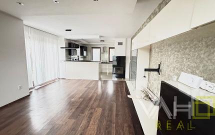 Na predaj priestranný 5-izbový rodinný dom s altánkom a krásnou záhradou v obci Čataj