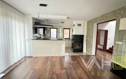 Na predaj priestranný 5-izbový rodinný dom s altánkom a krásnou záhradou v obci Čataj