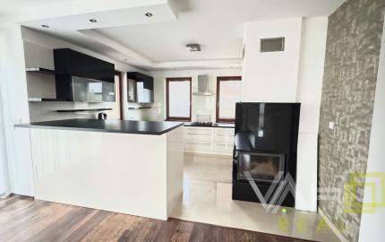 Na predaj priestranný 5-izbový rodinný dom s altánkom a krásnou záhradou v obci Čataj