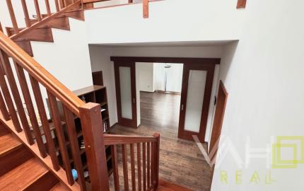 Na predaj priestranný 5-izbový rodinný dom s altánkom a krásnou záhradou v obci Čataj