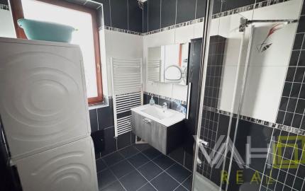 Na predaj priestranný 5-izbový rodinný dom s altánkom a krásnou záhradou v obci Čataj