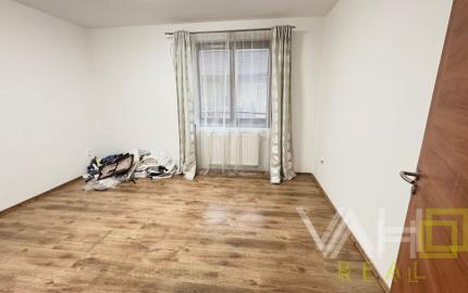 Na predaj priestranný 5-izbový rodinný dom s altánkom a krásnou záhradou v obci Čataj