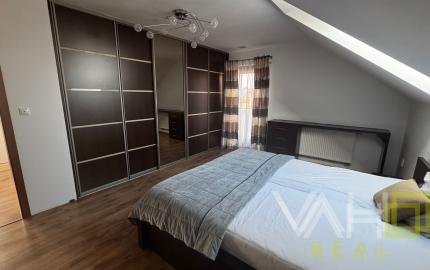 Na predaj priestranný 5-izbový rodinný dom s altánkom a krásnou záhradou v obci Čataj