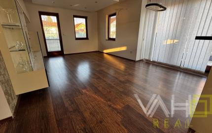 Na predaj priestranný 5-izbový rodinný dom s altánkom a krásnou záhradou v obci Čataj