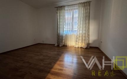 Na predaj priestranný 5-izbový rodinný dom s altánkom a krásnou záhradou v obci Čataj