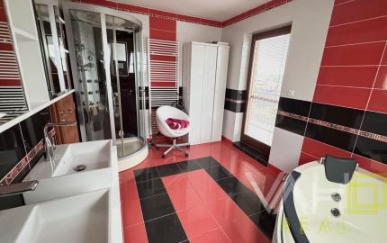 Na predaj priestranný 5-izbový rodinný dom s altánkom a krásnou záhradou v obci Čataj