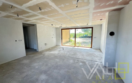 REZERVOVANÉ!!! SKOLAUDOVANÁ NOVOSTAVBA 4 izb. RD bungalov, pozemok 762m2, Košolná.