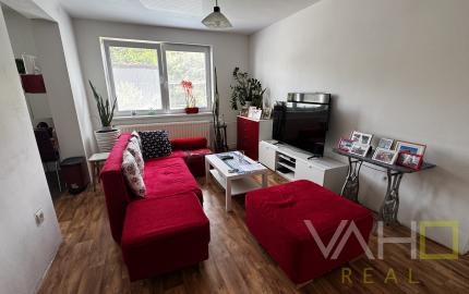 REZERVOVANÉ!!! 3‑izbový byt (85 m²) s garážou a loggiou v  obci Hrádok