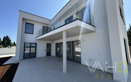 VAHOreal* EXKLUZÍVNE IBA u NÁS!! 4 LUXUSNÉ RD s BAZÉNOM v CHORVÁTSKU