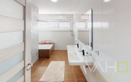 ,,PREDANÝ ,,  Moderná novostavba vo Vlčkovciach