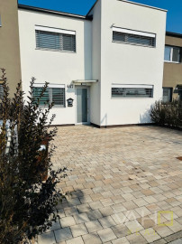 ,,PREDANÝ ,,  Moderná novostavba vo Vlčkovciach