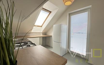 PREDANÉ! Kompletne zariadený 1,5 - izbový byt s parkingom v Bielom Kostole