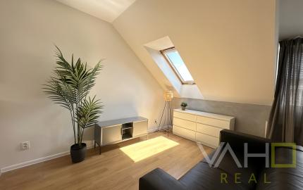 PREDANÉ! Kompletne zariadený 1,5 - izbový byt s parkingom v Bielom Kostole