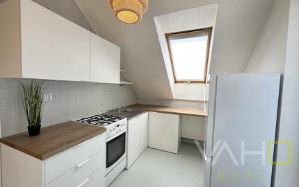 PREDANÉ! Kompletne zariadený 1,5 - izbový byt s parkingom v Bielom Kostole