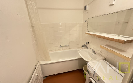 Prenájom 1-izbového bytu s loggiou – Na Hlinách, Trnava