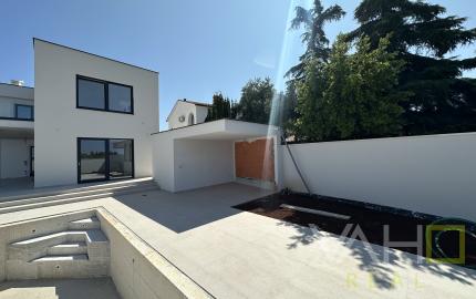 EXKLUZÍVNE IBA u NÁS!! 4 LUXUSNÉ RD s BAZÉNOM v CHORVÁTSKU