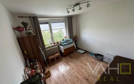 ,,ÚSPEŠNÝ predaj ,,  3i byt s balkónom, Hospodárska