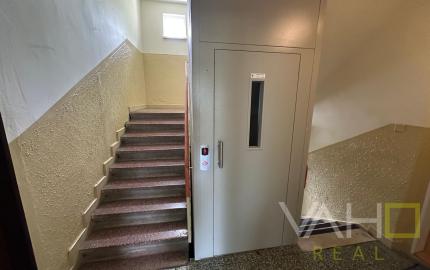 ,,ÚSPEŠNÝ predaj ,,  3i byt s balkónom, Hospodárska